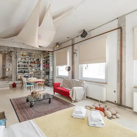 Artists Loft 4 Persons * 塞萨洛尼基