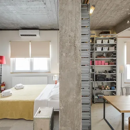 Artists Loft 4 Persons * 塞萨洛尼基